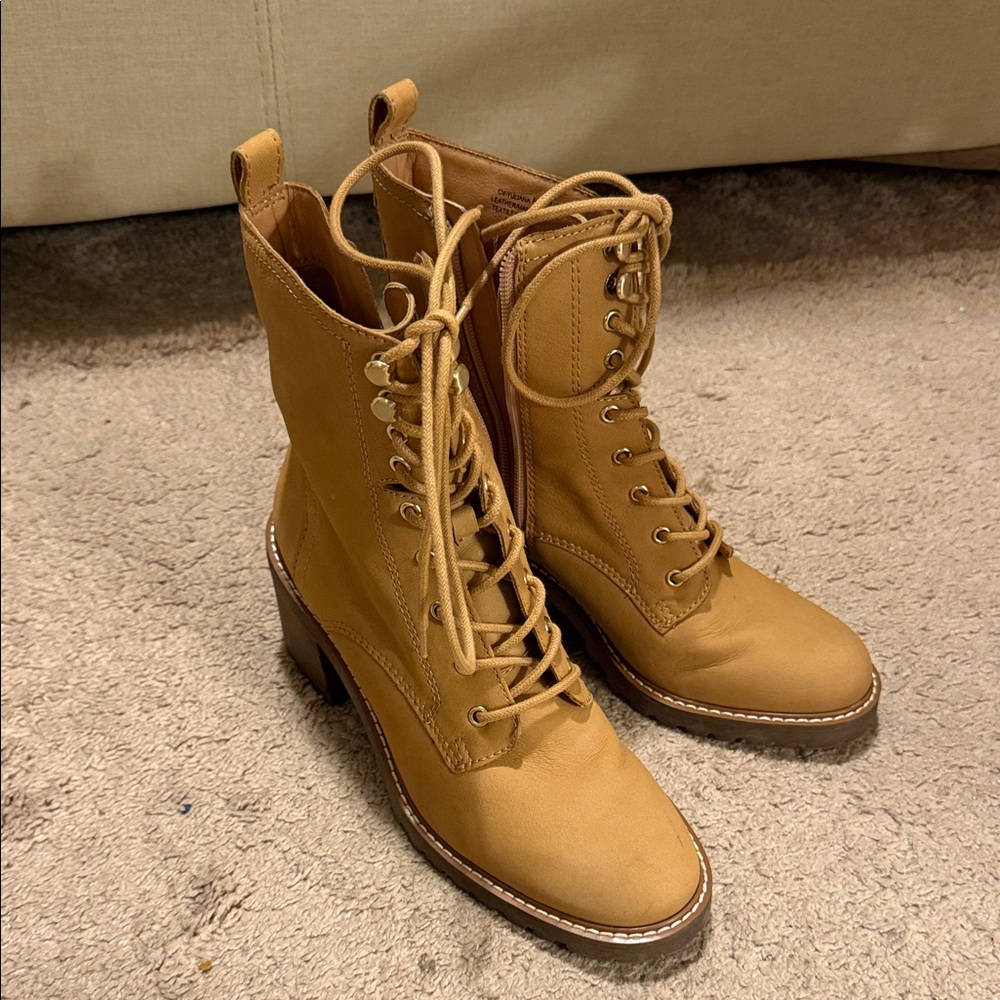 Crown Vintage Brown Lace-Up Boots